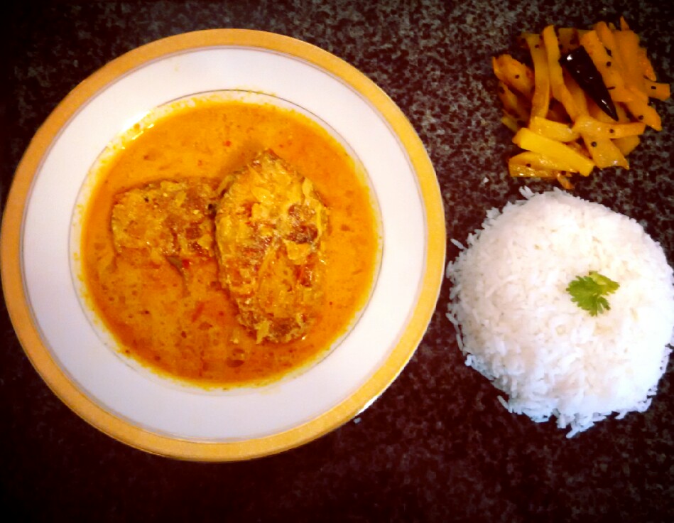 Fish curry in spiced mustard gravy